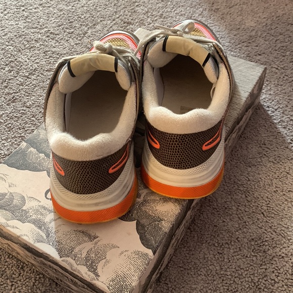 Authentic Gucci ultra space sneakers. Great condition. - Picture 3 of 7